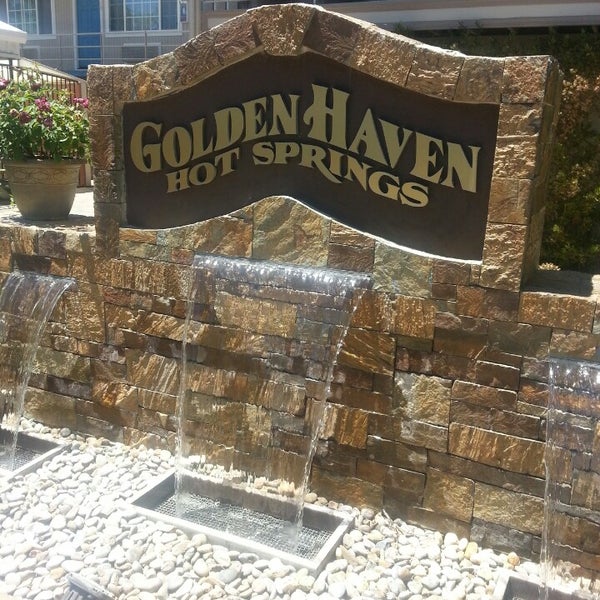 Foto tomada en Golden Haven Hot Springs Spa and Resort  por Michele M. el 6/28/2013