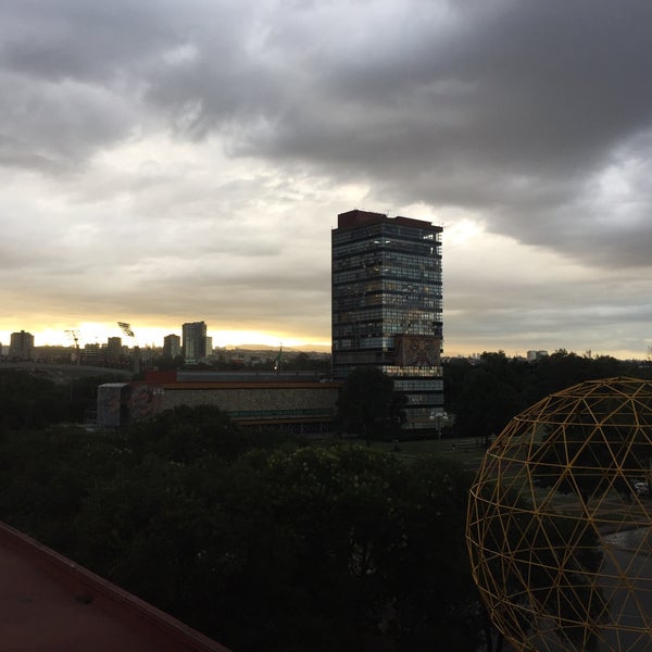Foto tirada no(a) Facultad de Arquitectura - UNAM por Francisco L. em 10/23/2017