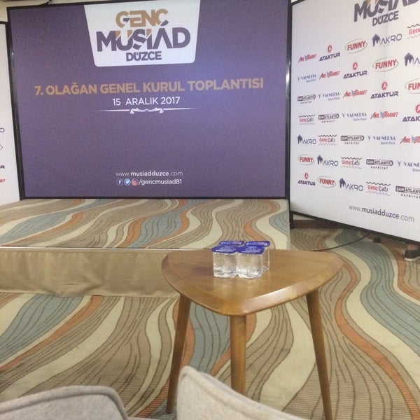 Foto diambil di Turan Otel oleh Haskız O. pada 12/15/2017