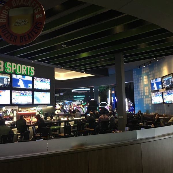 Photo taken at Dave &amp; Buster&#39;s by Willie W. on 4/5/2016