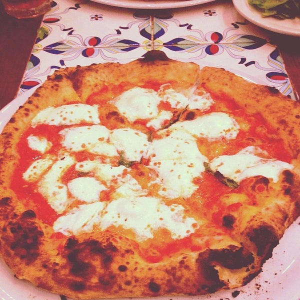 Das Foto wurde bei A Mano Pizza von Carmen C. am 4/20/2013 aufgenommen