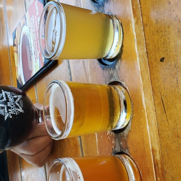 Photo taken at Hollywood Brewing Co. by Sue P. on 1/11/2020