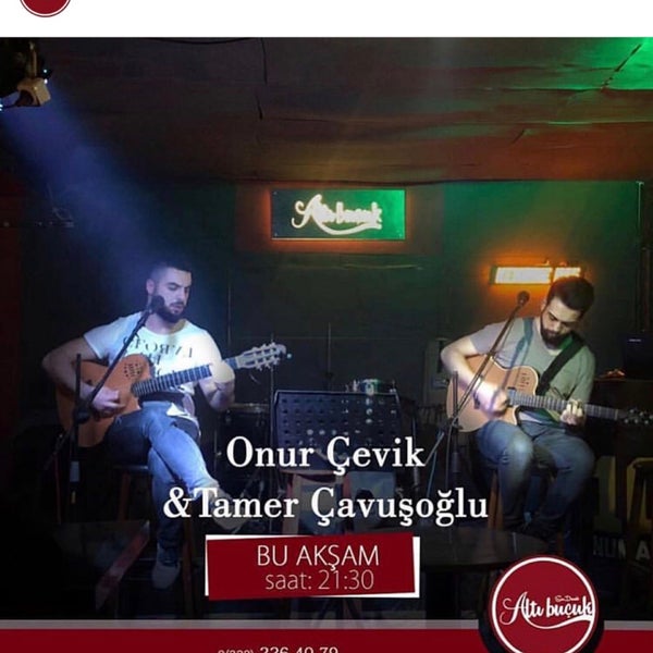 Das Foto wurde bei Son Durak Altı Buçuk Cafe &amp; Bar von Veysi B. am 3/18/2019 aufgenommen