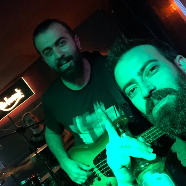 Foto scattata a Son Durak Altı Buçuk Cafe &amp; Bar da Veysi B. il 12/3/2018