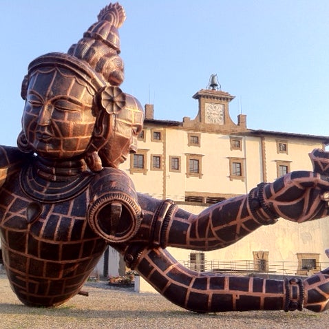 Forte Belvedere is one of the best place in Florence: beautiful building with an amazing view of the city. Until October you can visit the exhibition of Chinese artist Zhang Huan: very suggestive.
