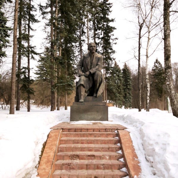 Photo prise au Музей-заповедник «Горки Ленинские» par Алексей Г. le3/21/2021