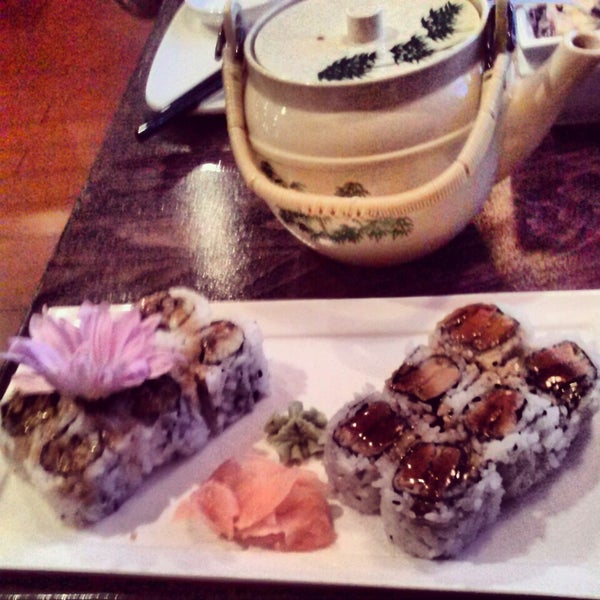 Das Foto wurde bei Osaka Japanese Restaurant von Ana S. am 12/28/2013 aufgenommen