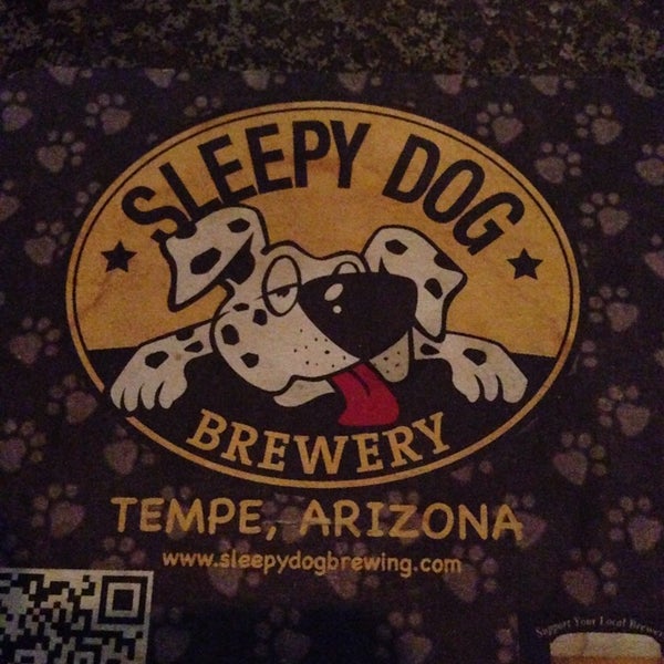 Das Foto wurde bei Sleepy Dog Saloon &amp; Brewery von Carlos D. am 11/16/2014 aufgenommen