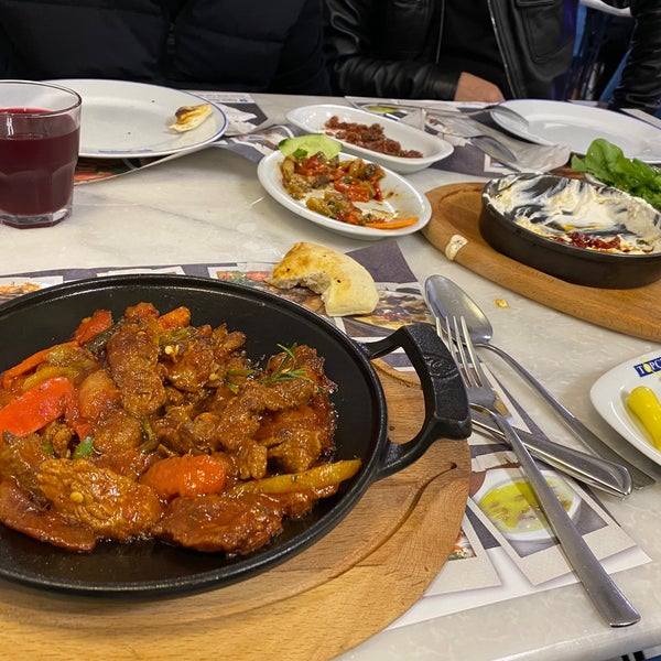 รูปภาพถ่ายที่ Topçu Restaurant โดย Yargiç เมื่อ 11/24/2022