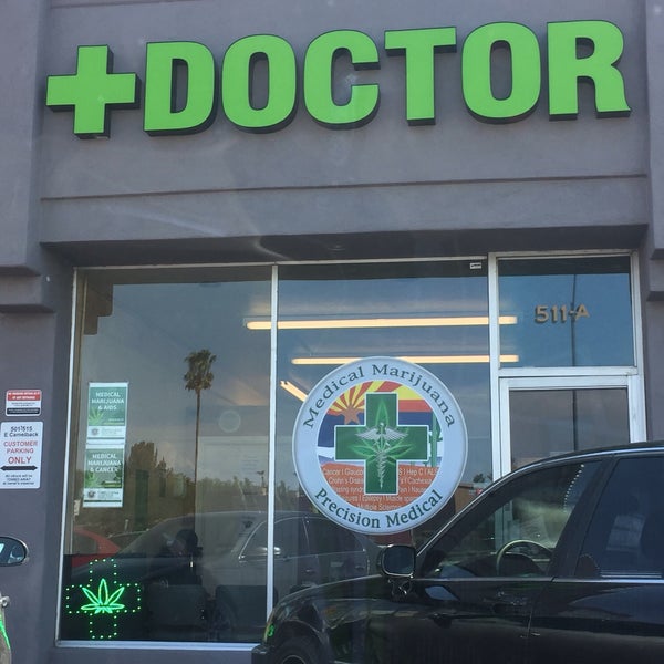 Foto diambil di The Marijuana Doctor oleh Jaime B. pada 8/20/2016