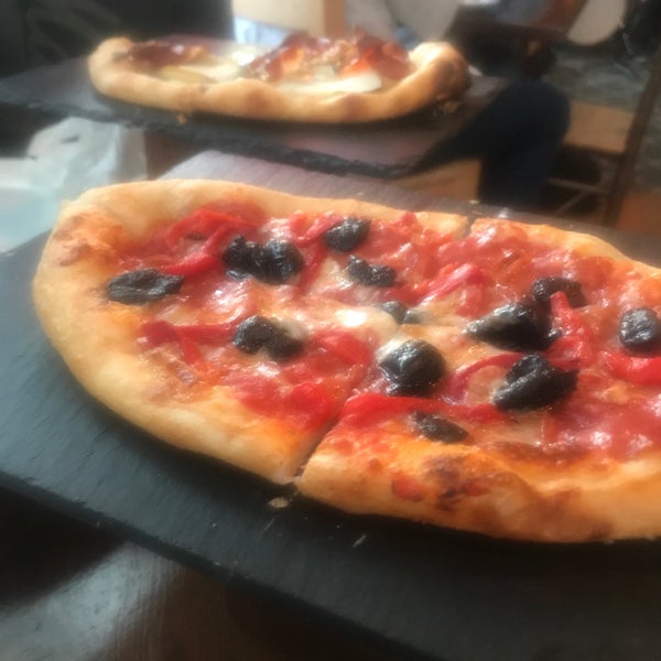 Foto scattata a Mercato Stellina Pizzeria da Talia K. il 10/9/2017