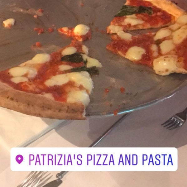 Снимок сделан в Patrizia&#39;s Pizza and Pasta пользователем Talia K. 4/2/2017