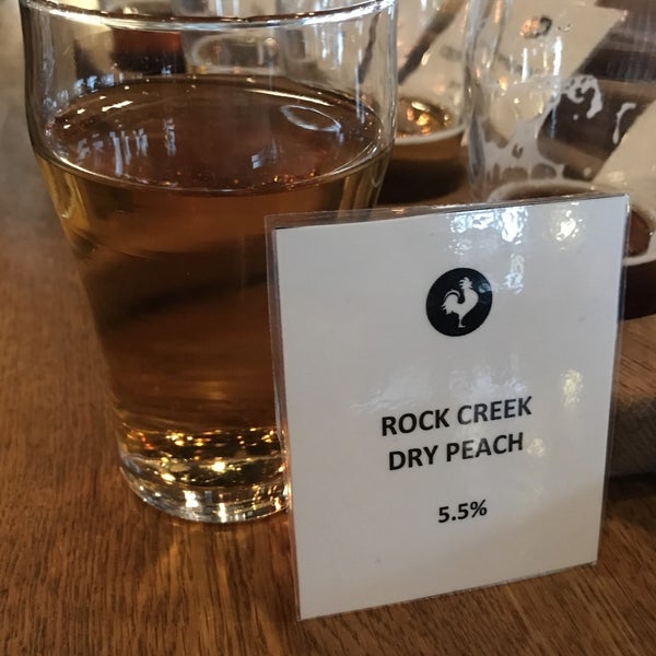 Снимок сделан в Big Rock Urban Brewery &amp; Eatery пользователем ßrïåñ R. 10/27/2018