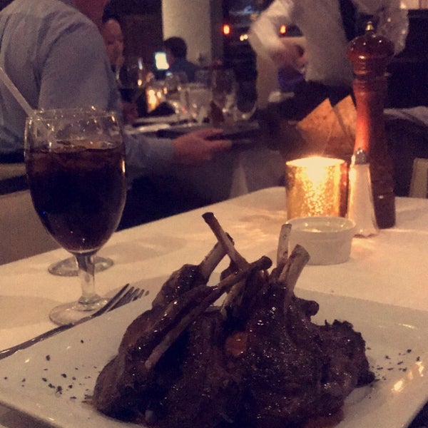 Photo taken at Kinzie Chophouse by Abdul.10🌴 on 11/9/2018