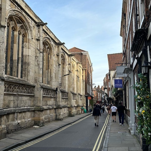 Foto diambil di York Minster oleh HUSSAIN A. pada 10/16/2023