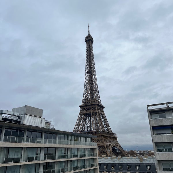 Foto diambil di Hôtel Pullman Paris Tour Eiffel oleh B pada 12/4/2023