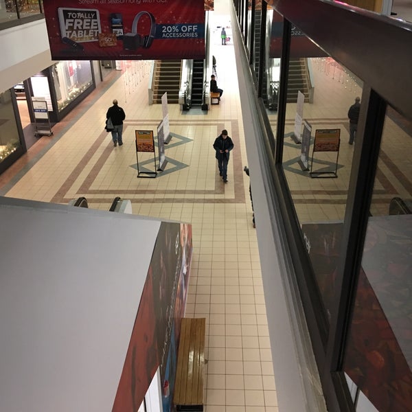 12/23/2016 tarihinde Matt B.ziyaretçi tarafından Dimond Center Mall'de çekilen fotoğraf