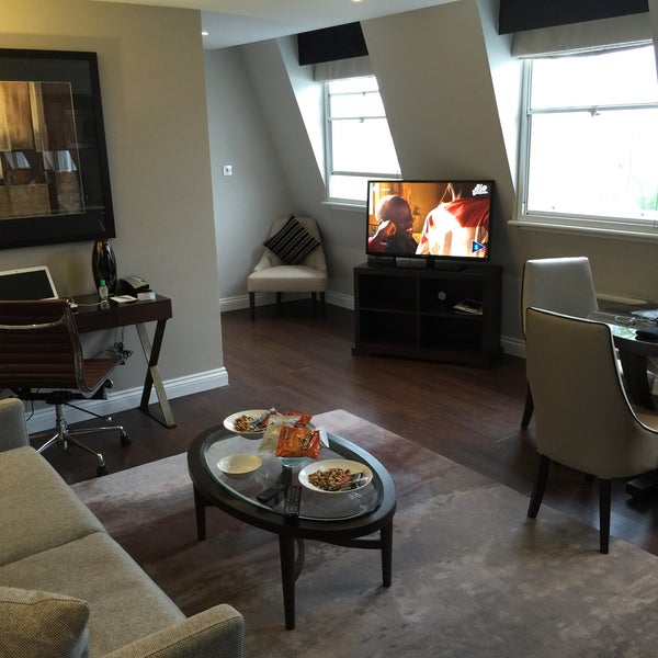 Photo taken at Fraser Suites Queens Gate by Abdullah 🇸🇦 on 3/21/2015