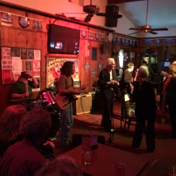 The Tradewinds Cotati'de Bar