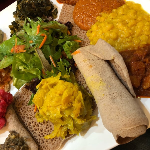 Das Foto wurde bei Desta Ethiopian Kitchen von Ilse O. am 12/18/2017 aufgenommen