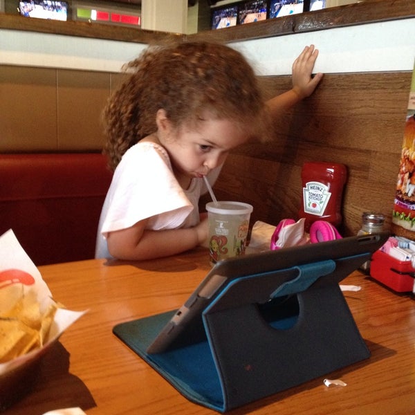 Photo taken at Chili&#39;s Grill &amp; Bar by Erin V. on 3/28/2014