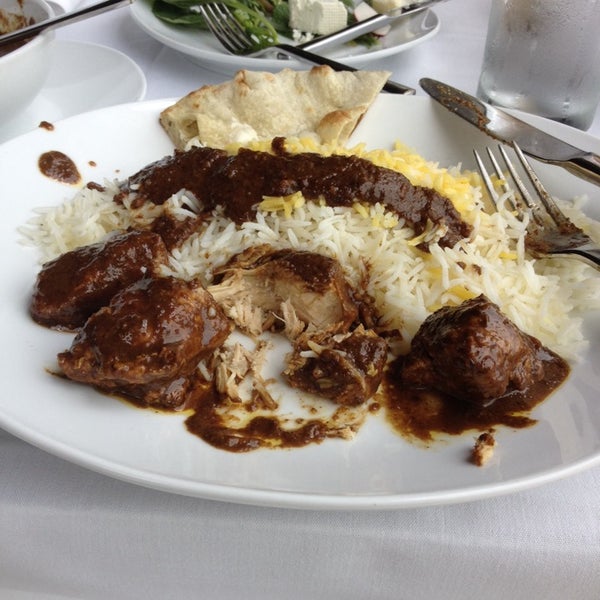 Das Foto wurde bei 1001 Nights Persian Cuisine von Gwen S. am 7/9/2014 aufgenommen