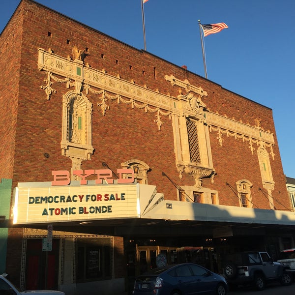 Das Foto wurde bei The Byrd Theatre von Jennessa A. am 9/28/2017 aufgenommen