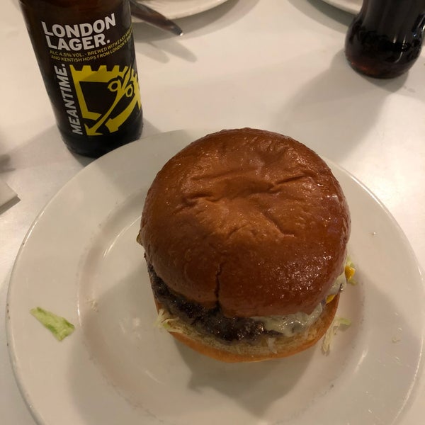 1/19/2018 tarihinde Ahmet D.ziyaretçi tarafından Burger &amp; Shake'de çekilen fotoğraf
