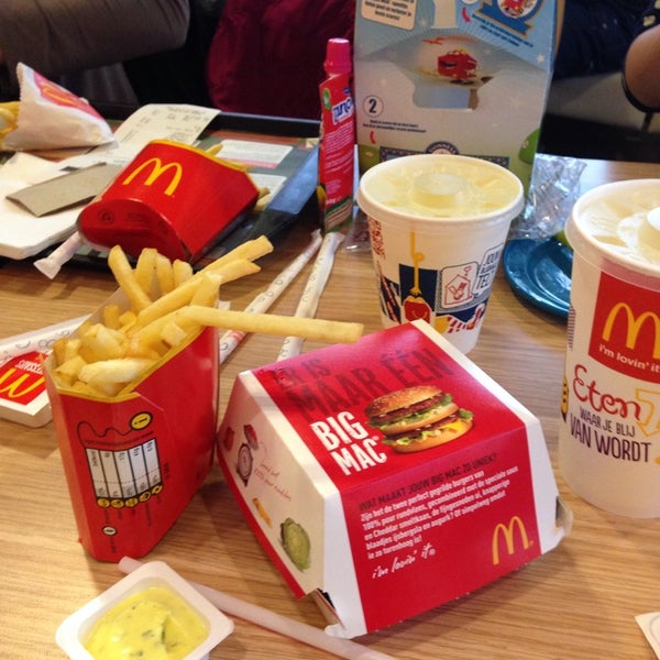 รูปภาพถ่ายที่ McDonald&#39;s โดย Audrey B. เมื่อ 10/25/2014