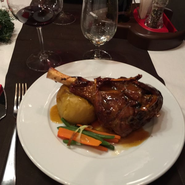 Das Foto wurde bei Beef. Meat &amp; Wine von Corneliu O. am 12/25/2014 aufgenommen
