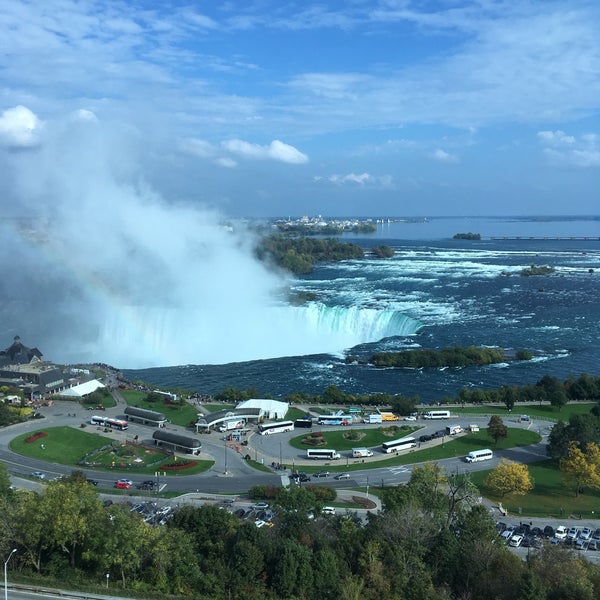 Foto diambil di Niagara Falls Marriott on the Falls oleh Koren pada 10/14/2017
