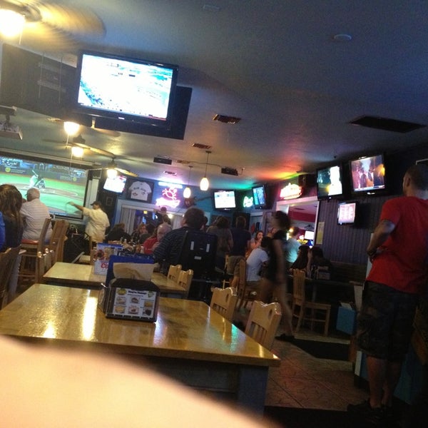 6/29/2013 tarihinde Michael P.ziyaretçi tarafından Eddie&#39;s Bar &amp; Grill'de çekilen fotoğraf