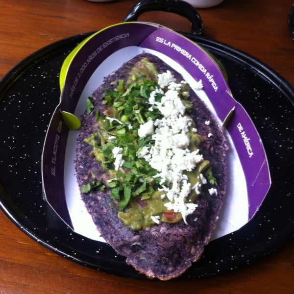 Súper lindo lugar, los tlacoyos deliciosos. Mi favorito el de masa de avena relleno de champiñones al ajillo! 😎