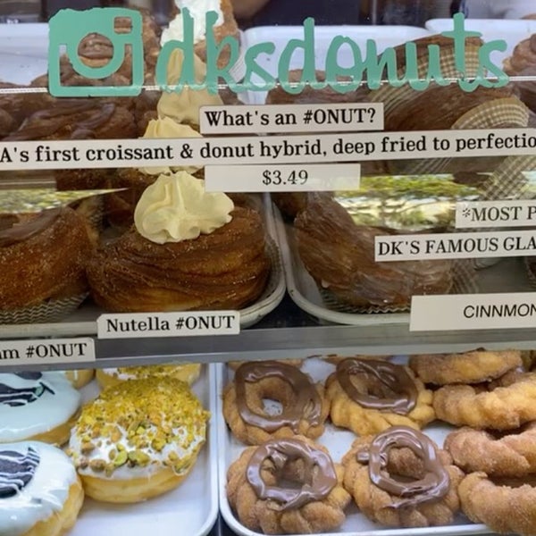 Foto tomada en DK&#39;s Donuts and Bakery  por Mohammed A. el 9/25/2020