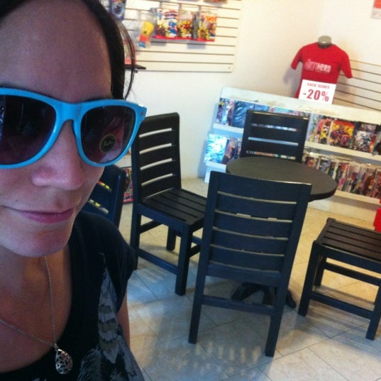 12/7/2012 tarihinde Jim C.ziyaretçi tarafından Anti-Hero Café'de çekilen fotoğraf