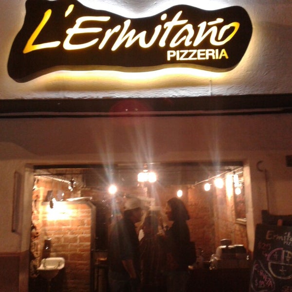 Das Foto wurde bei Ermitaño Pizzeria von Eduardo R. am 9/21/2013 aufgenommen