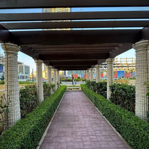 Das Foto wurde bei Hilton Dubai Al Habtoor City von 🅰️✨ am 4/15/2024 aufgenommen