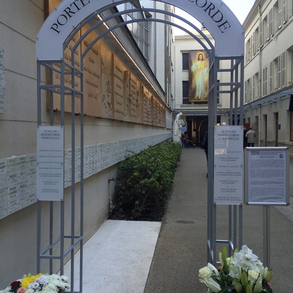 Photo taken at Chapelle Notre-Dame de la Médaille Miraculeuse by Marcia D. on 4/19/2016