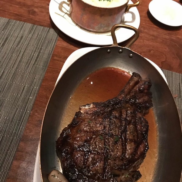 Photo taken at Tom Colicchio&#39;s Craftsteak by TheLostBoyLloyd.com on 8/25/2018