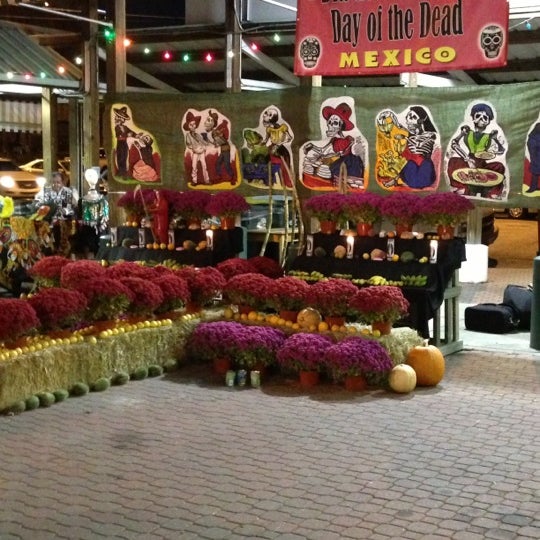 Photo taken at 17th Street Farmer&#39;s Market by Carlos P. on 11/1/2012