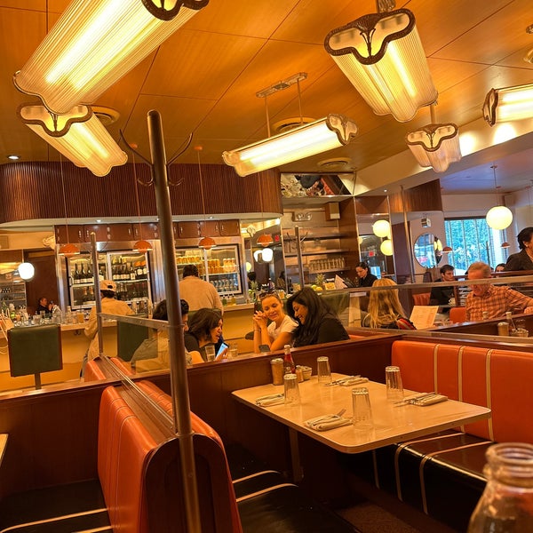 Foto tirada no(a) Soho Diner por Andy E. em 10/22/2022