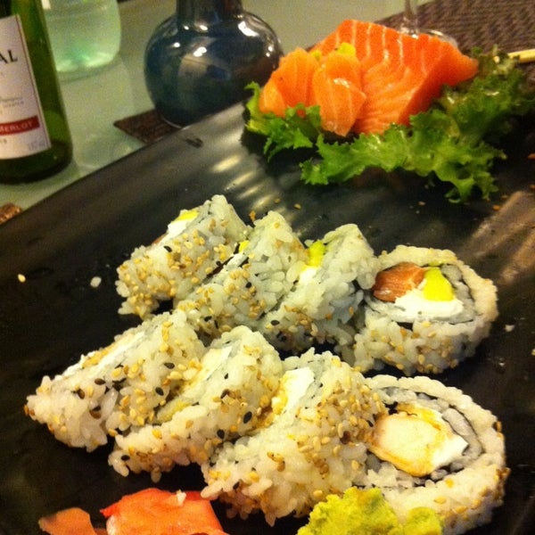 Foto tomada en Sumi Sushi Delivery  por Ine U. el 4/2/2014