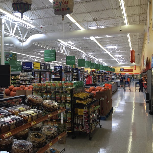 Walmart Supercenter ร้านไฮเปอร์มาร์เก็ต ใน Wharton
