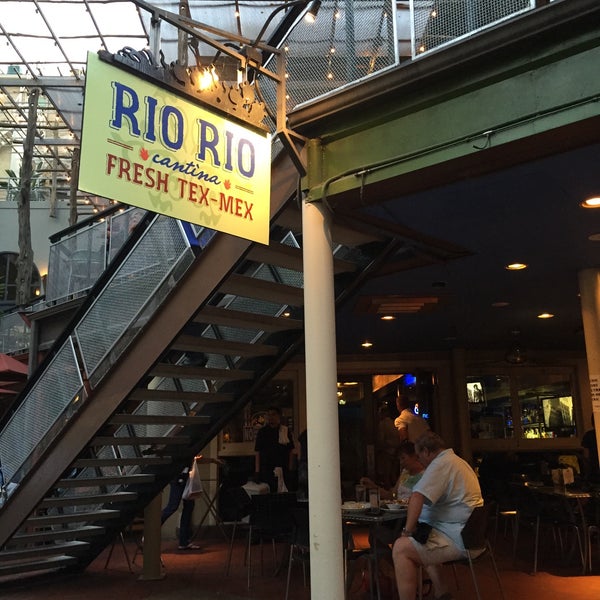 รูปภาพถ่ายที่ Rio Rio Cantina โดย Rotterdammer010 เมื่อ 9/22/2015