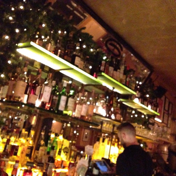 12/29/2014 tarihinde Seth F.ziyaretçi tarafından Bar Six'de çekilen fotoğraf