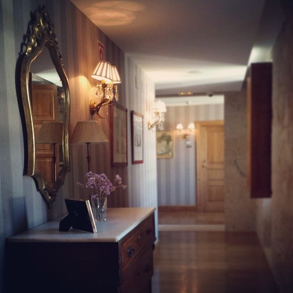 Foto diambil di Hotel Spa Relais &amp; Châteaux A Quinta Da Auga oleh Santi pada 8/16/2014