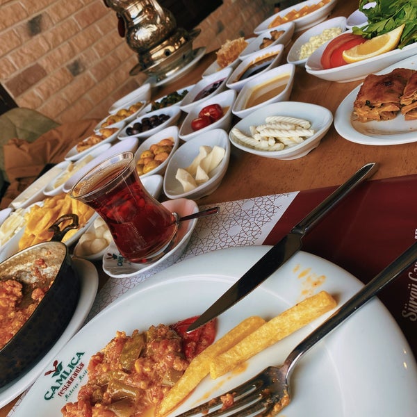 Снимок сделан в Çamlıca Restaurant Malatya Mutfağı пользователем Gökçe S. 2/27/2022