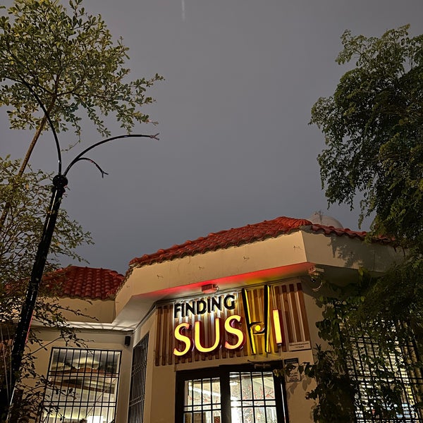 Foto diambil di Finding Sushi oleh Dee pada 4/30/2024