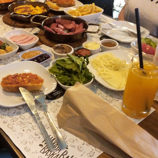 Photo taken at Siyah Cafe &amp; Breakfast by Seren O. on 5/13/2018
