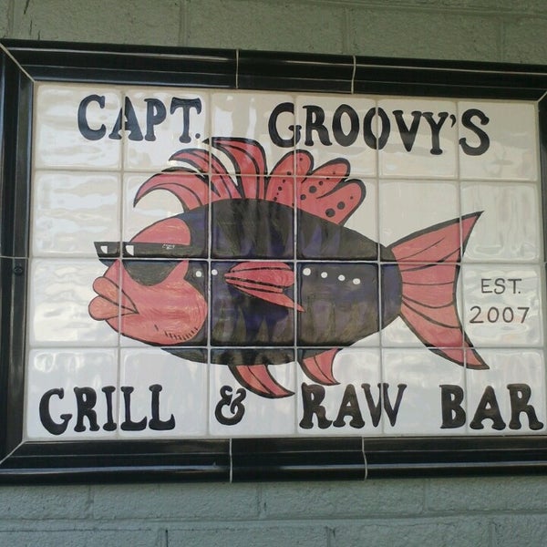 Снимок сделан в Captain Groovy&#39;s Grill and Raw Bar пользователем Michelle S. 10/1/2013